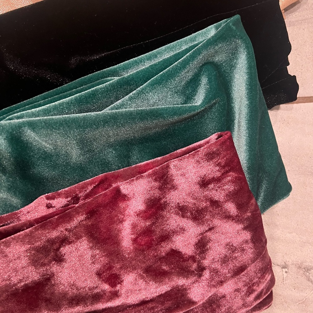 (3) Cat & Jack Velvet & (2) Metallic Kids Leggings - Picture 2 of 3